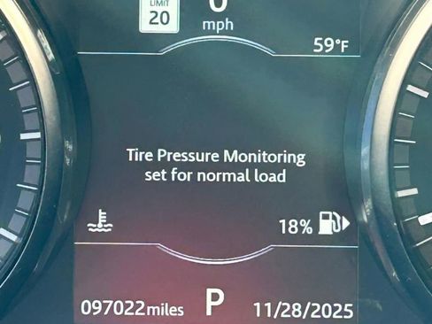 Used 2018 Land Rover Discovery Sport HSE image 25