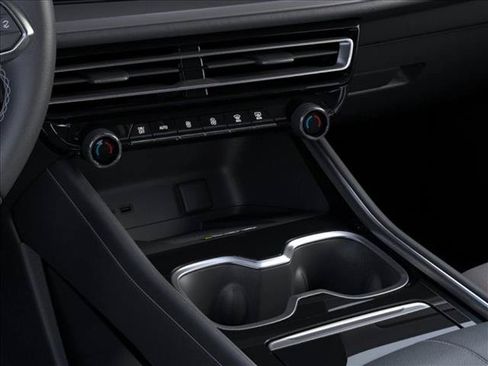 New 2026 Chevrolet Traverse LT w/ Sun and Wheel Package FWD image 23