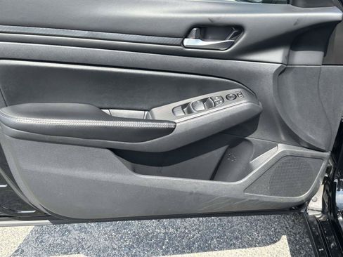 Used 2024 Nissan Altima 2.5 SV FWD image 17