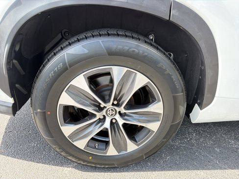 Used 2023 Toyota Highlander XLE FWD image 18