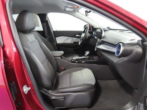 Used 2025 Chevrolet Trax LT w/ LT Convenience Package FWD image 33