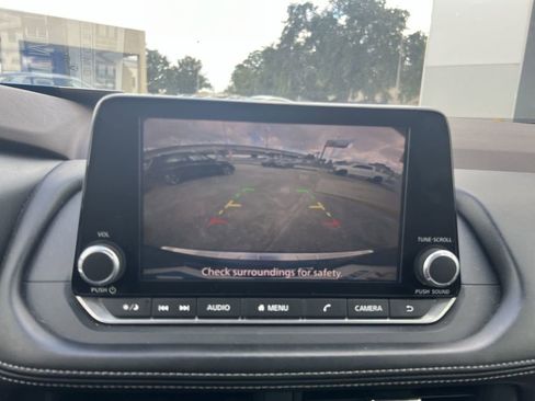 Used 2023 Nissan Rogue SV image 19