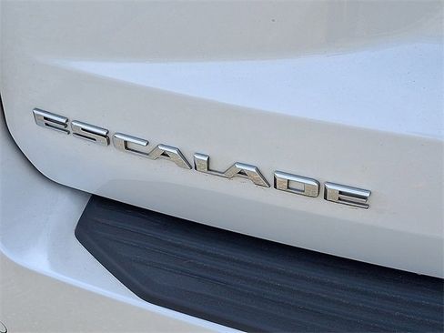 Certified 2022 Cadillac Escalade Premium Luxury w/ Performance Package image 28