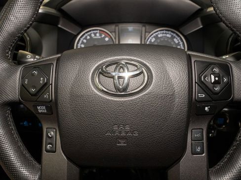 Used 2022 Toyota Tacoma TRD Off-Road image 17