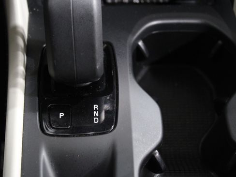 Used 2022 Volvo XC40 T4 Momentum FWD image 17