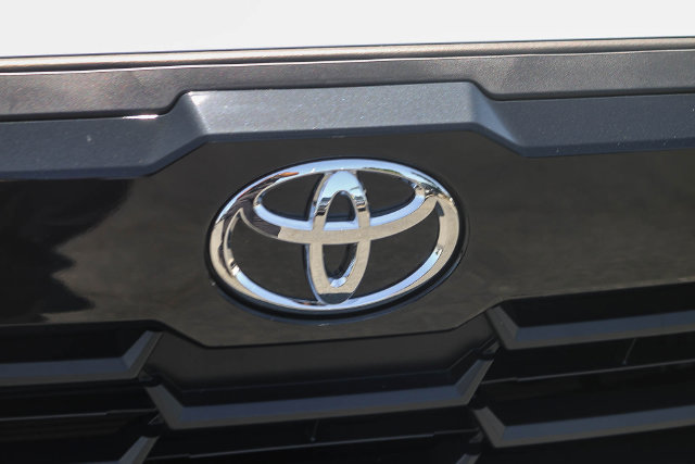Used 2026 Toyota Corolla Cross XLE w/ Convenience Package FWD image 7