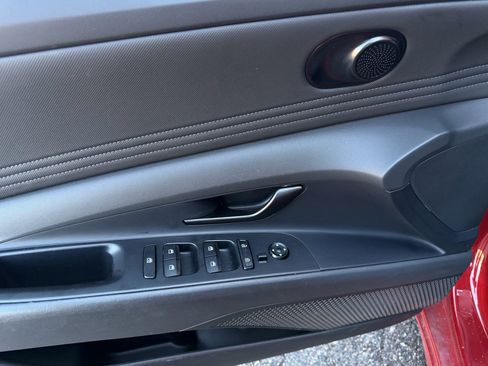 Used 2025 Hyundai Elantra Blue image 15