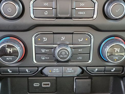 Used 2024 Chevrolet Suburban LT image 32