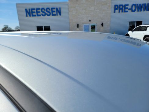 Used 2024 Chrysler Pacifica Touring-L image 8