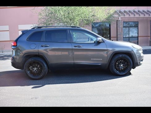 Used 2018 Jeep Cherokee Latitude Plus image 1