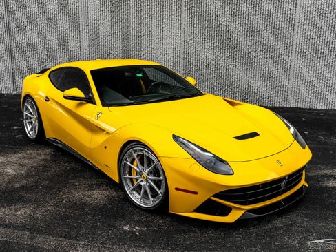 Used 2014 Ferrari F12 Berlinetta RWD image 26