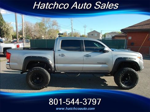 Used 2017 Toyota Tacoma SR5 w/ Tow Package image 6