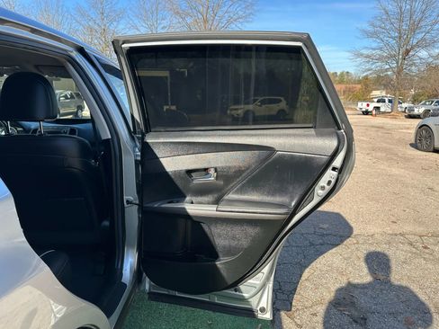 Used 2015 Toyota Venza XLE image 17