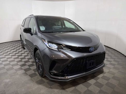 Used 2025 Toyota Sienna XSE image 2