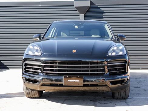 Certified 2023 Porsche Cayenne Platinum Edition image 10
