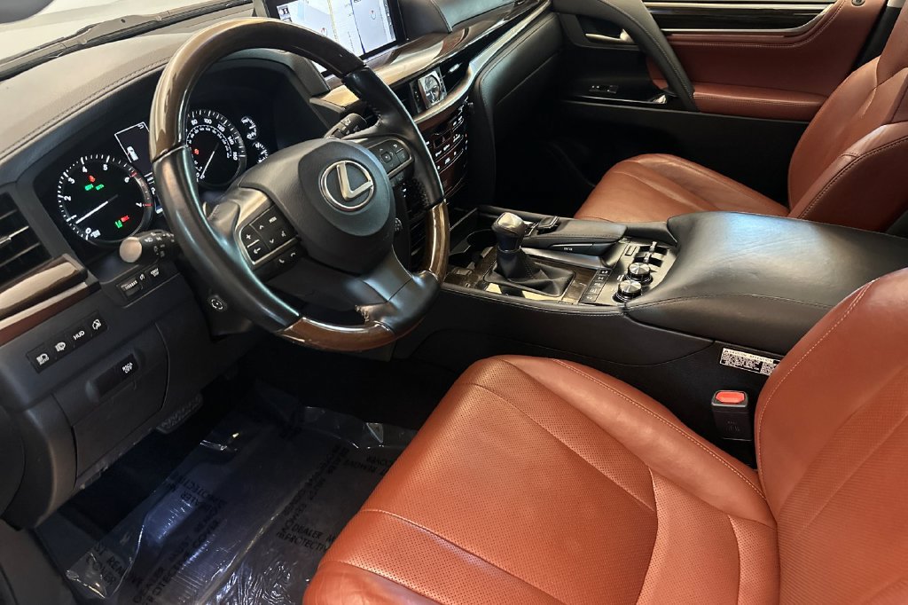 Used 2016 Lexus LX 570 4WD w/ Luxury Package image 10