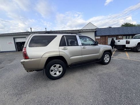 Used 2004 Toyota 4Runner SR5 AWD/4WD image 19