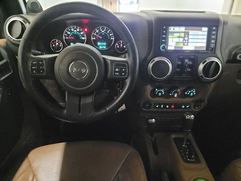 Used 2014 Jeep Wrangler Unlimited Sahara w/ Dual Top Group AWD/4WD image 22