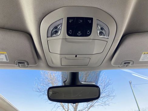 Used 2024 Chrysler Pacifica Touring-L image 16