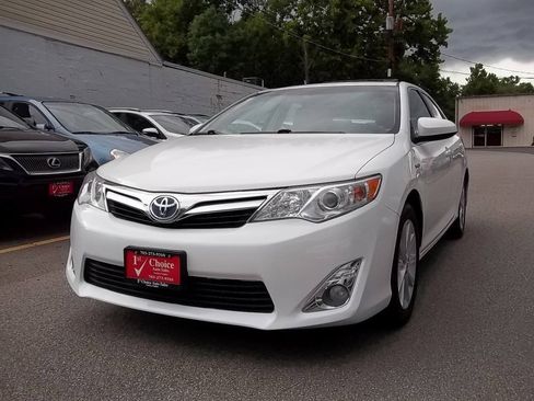 Used 2014 Toyota Camry XLE w/ Leather Package FWD image 1
