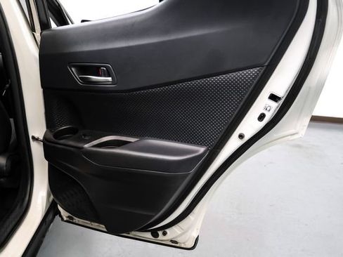 Used 2020 Toyota C-HR LE FWD image 42