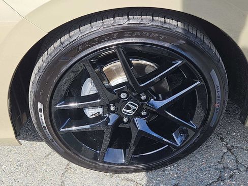 Used 2025 Honda Civic Sport image 2