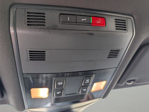 Used 2022 Volkswagen Jetta Sport image 12