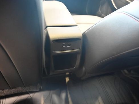 Used 2025 Chevrolet Trax RS FWD image 26