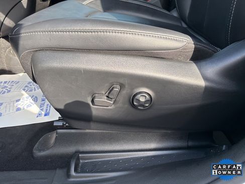 Used 2025 Chrysler Pacifica Select image 64