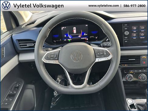 Certified 2023 Volkswagen Taos SE w/ Black Wheel Package image 15