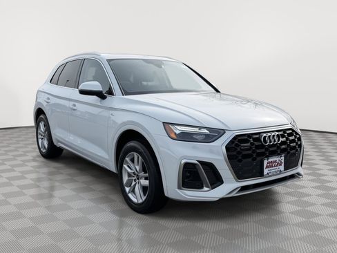 Used 2023 Audi Q5 2.0T Premium w/ Convenience Package image 3