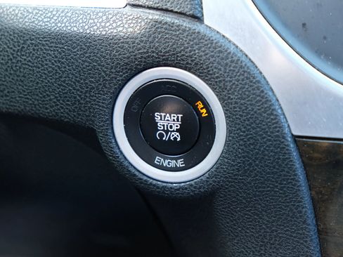 Used 2015 Chrysler 300 C image 39