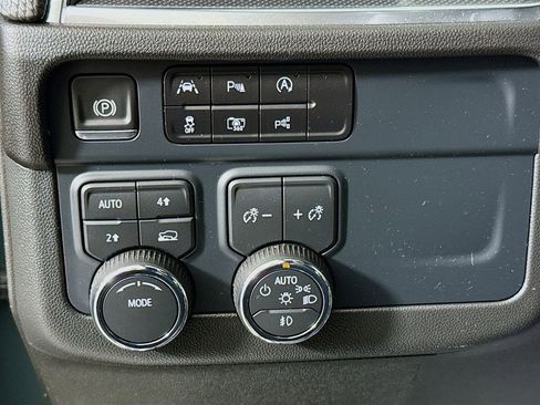 Used 2025 Chevrolet Tahoe RST w/ RST Performance Edition AWD/4WD image 10