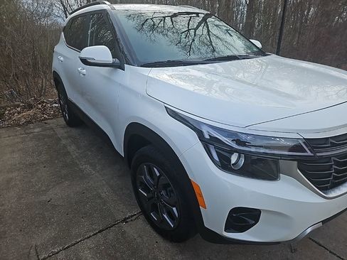 Used 2024 Kia Seltos S image 2