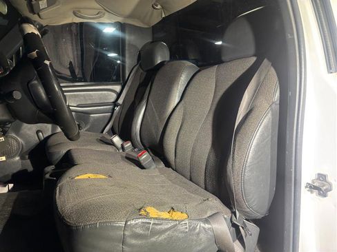 Used 2001 Chevrolet Silverado 1500 2WD Regular Cab w/ Firm Ride Suspension Pkg image 9