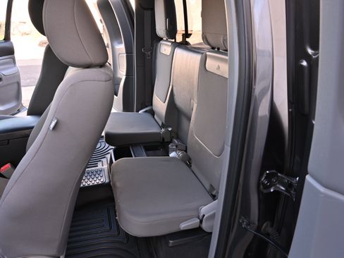 Used 2015 Toyota Tacoma PreRunner w/ SR5 Package RWD image 14