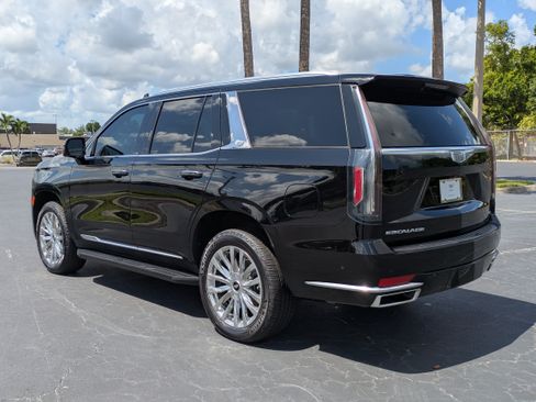 Used 2021 Cadillac Escalade Premium Luxury w/ Driver Assist Tech Package AWD/4WD image 4