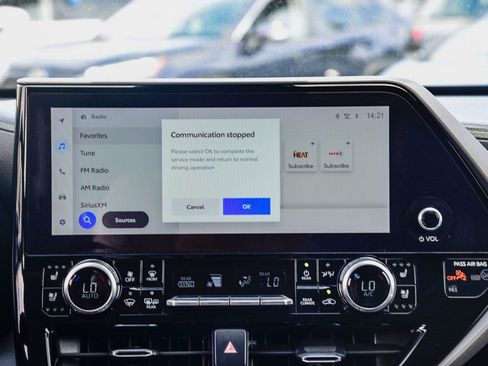 Used 2024 Toyota Highlander Limited image 17