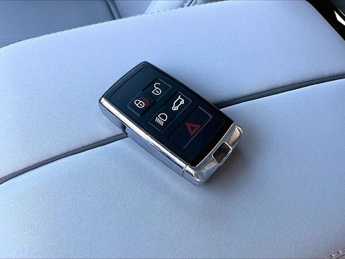 Used 2024 Land Rover Range Rover Velar Dynamic SE image 10