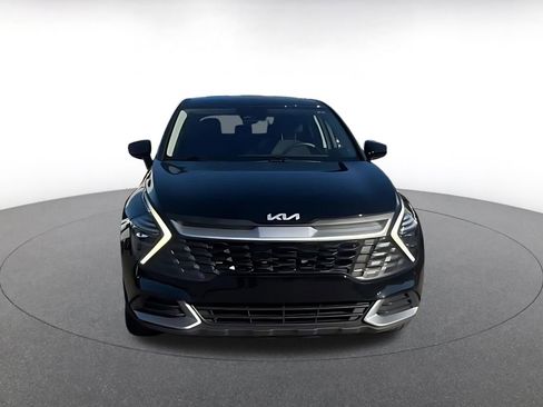 Used 2025 Kia Sportage LX image 3