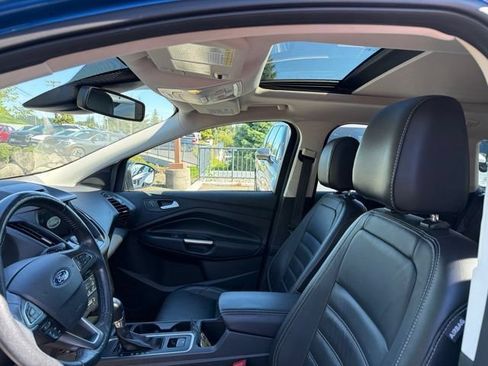 Used 2017 Ford Escape Titanium w/ Equipment Group 301A AWD/4WD image 9