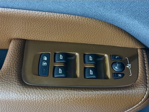 Used 2018 Volvo XC60 T6 Inscription w/ Convenience Package image 24