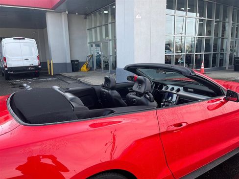 Used 2022 Ford Mustang Premium image 17