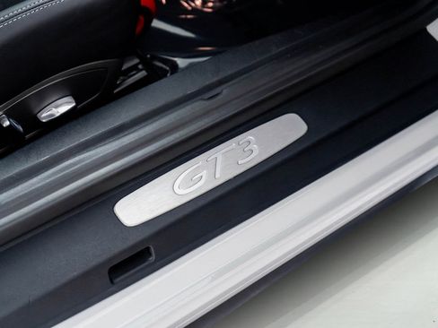 Used 2018 Porsche 911 GT3 w/ Sport Chrono Package image 32