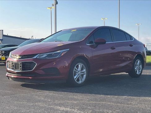 Used 2017 Chevrolet Cruze LT w/ Convenience Package FWD image 5
