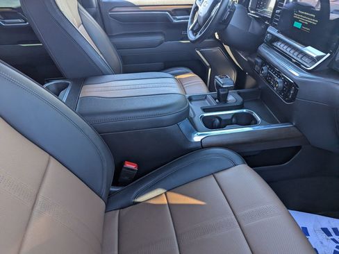 Used 2023 Chevrolet Silverado 1500 High Country w/ Technology Package image 12