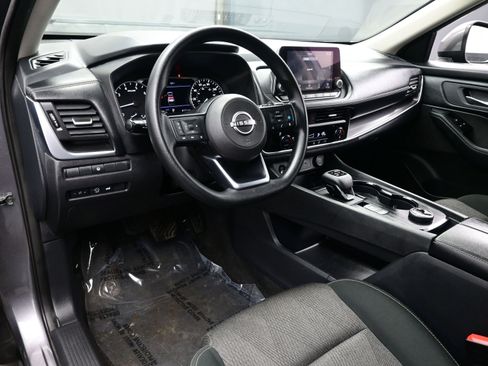 Used 2024 Nissan Rogue SV image 12