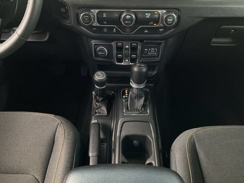 Used 2025 Jeep Wrangler Unlimited Sport AWD/4WD image 13