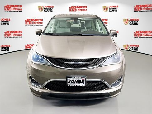 Used 2017 Chrysler Pacifica Touring Plus image 11