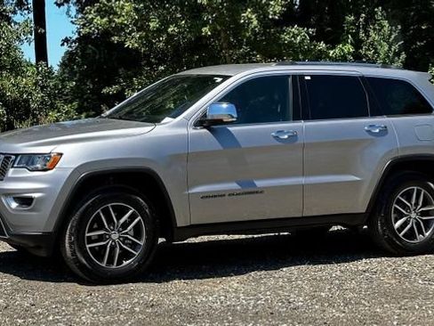 Used 2018 Jeep Grand Cherokee Limited AWD/4WD image 5